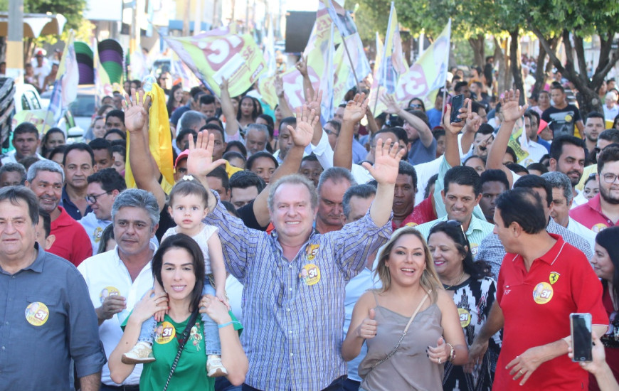 Candidato faz caminhada pelas ruas de Gurupi