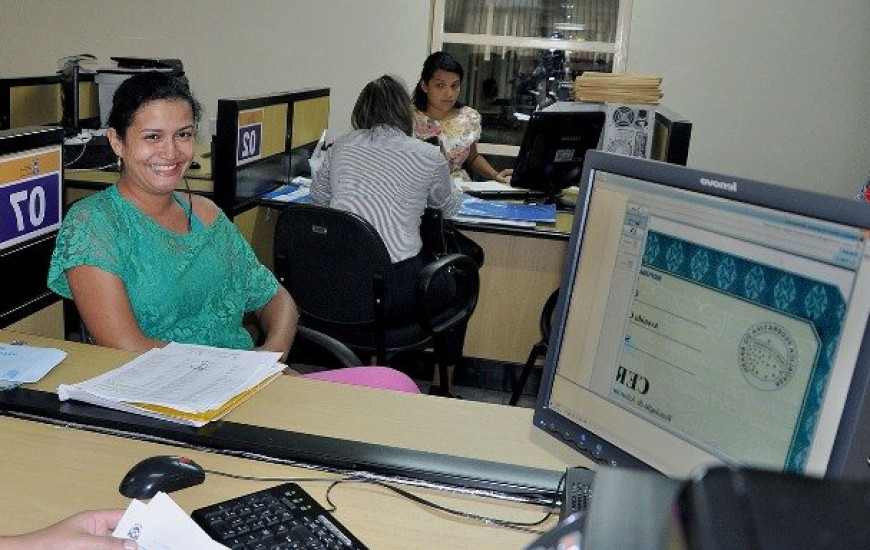 Aprovados tomam posse