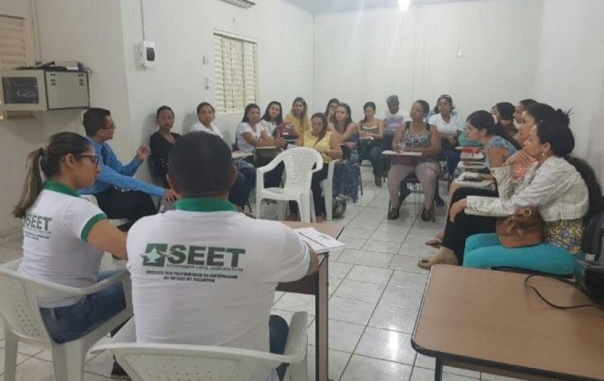 Enfermeiros retornam ao trabalho nesta 5ª