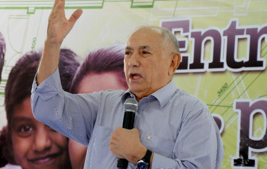 Ex-governador está bem, lúcido e conversando