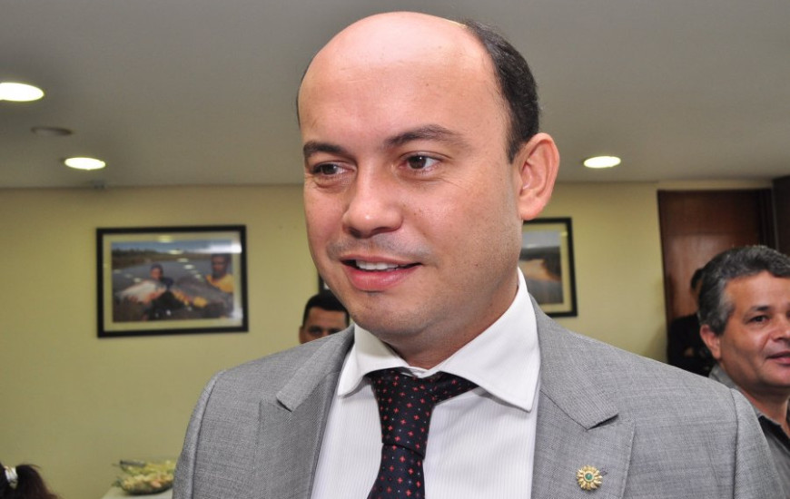 Sandoval Cardoso desconversa se assume ou não