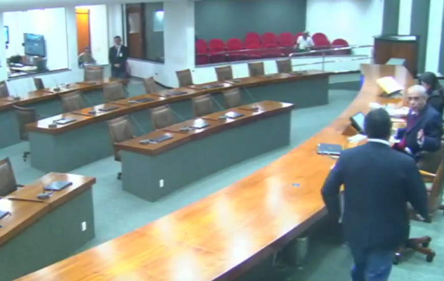 Deputados não compareceram à sessão na manhã desta 5ª