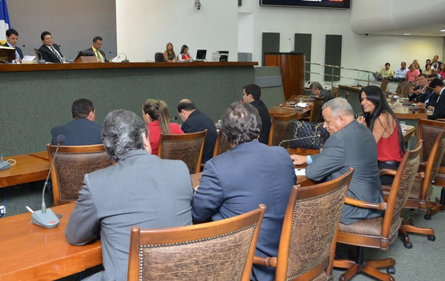 Deputados no Plenário da AL