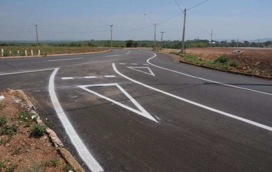 Pintura de três faixas nas rotatorias de Palmas