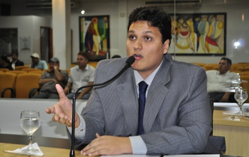 Vereador rebate colega da oposição