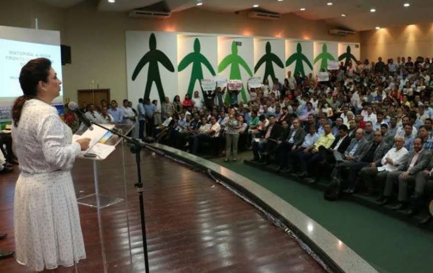 Ministra abre seminário realizado na UFT