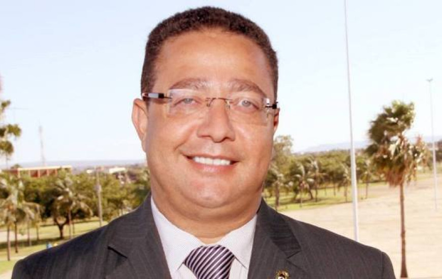 Tom Lyra tenta regularizar transferência