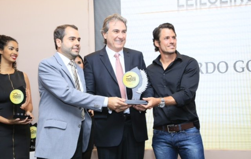 Eduardo Gomes e os diretores da Nelore Goiás