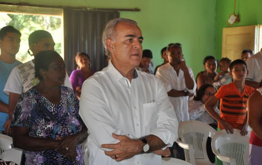 Paulo Mourão participa de festa