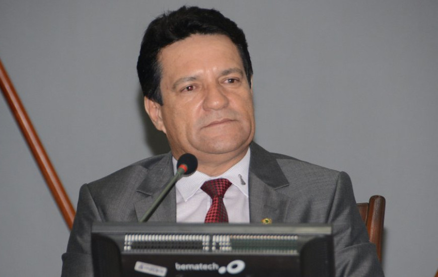 Damaso exonera comissionados para enquadrar à LRF