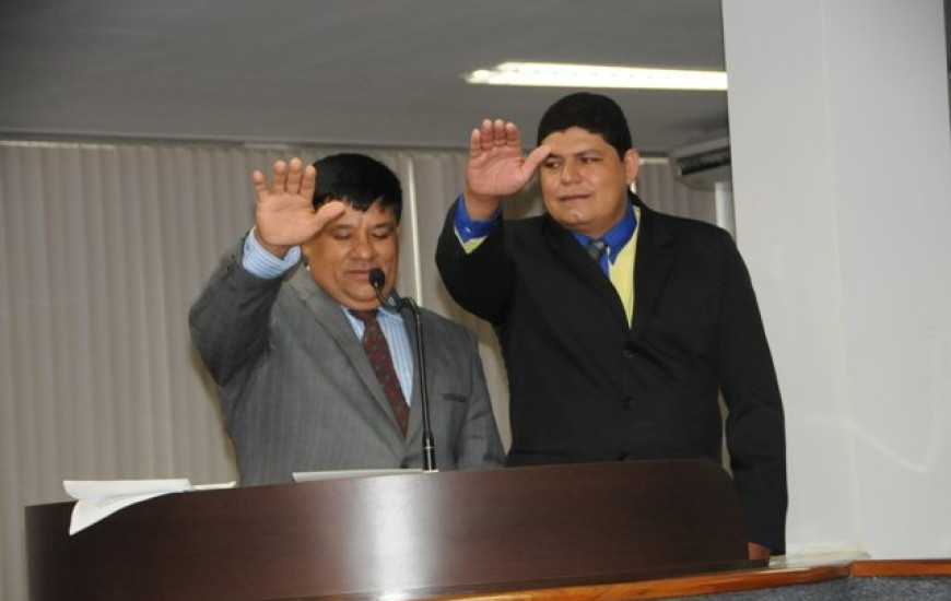 Vereadores fazem juramento na Câmara
