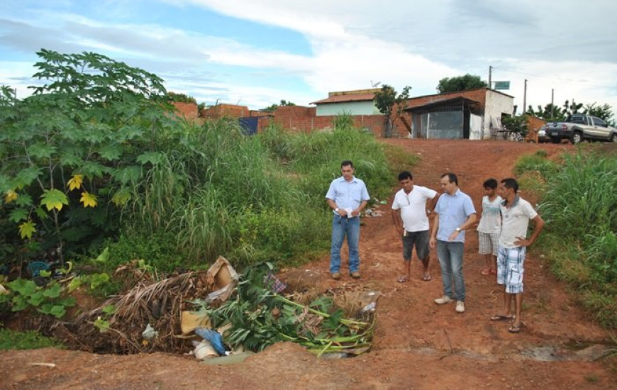 Buraco no setor Lago Sul