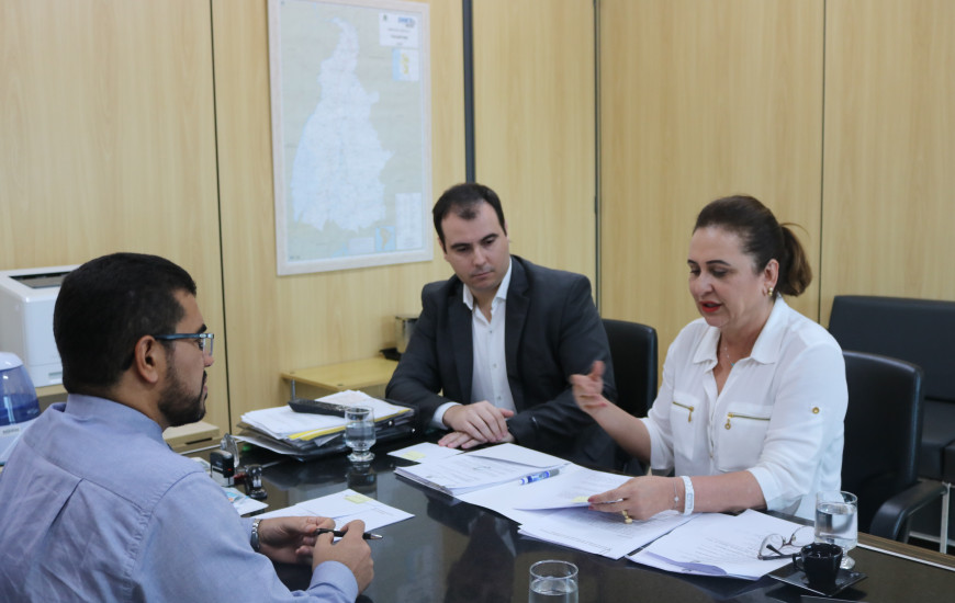 Senadora faz denúncia na PF e pede abertura de inquérito 
