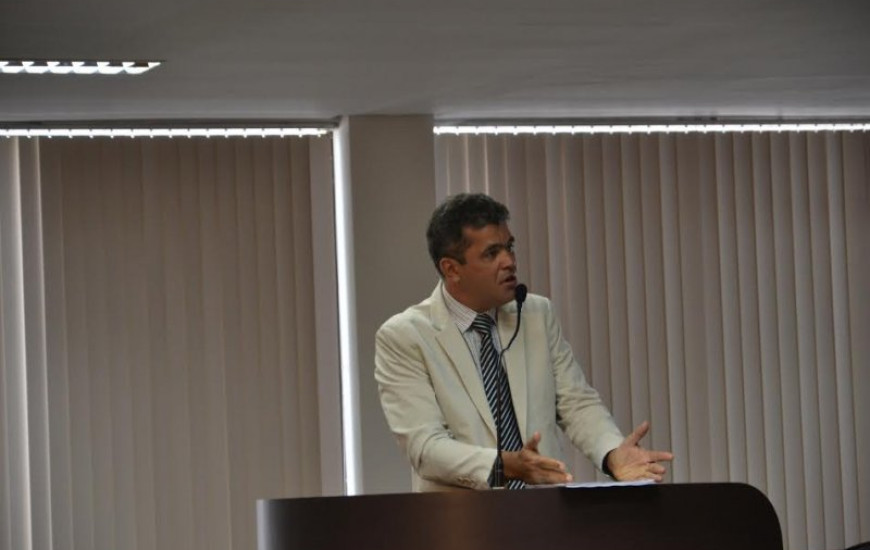 Vereador Milton Néris critica oposição