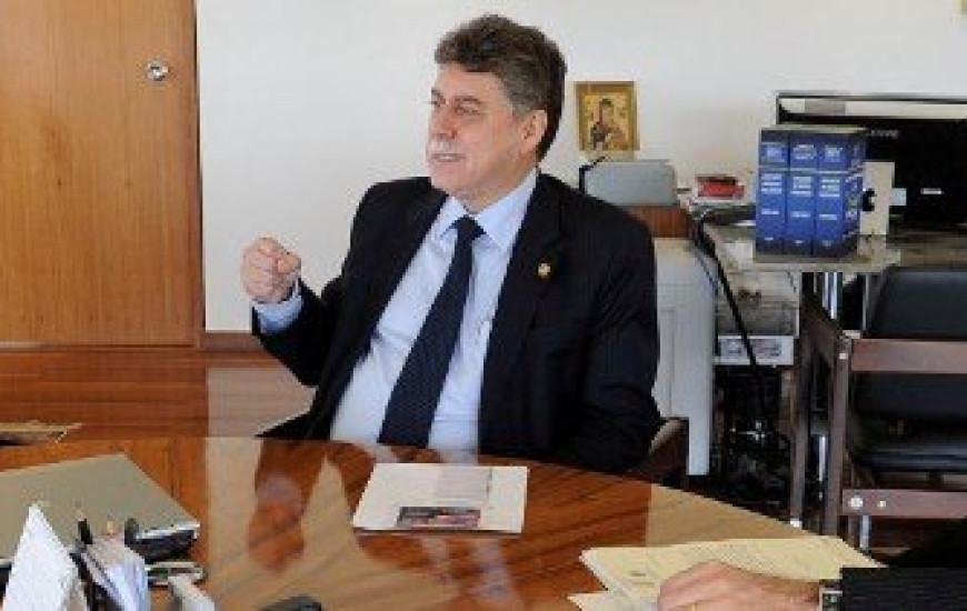 Ministra apoiou senador