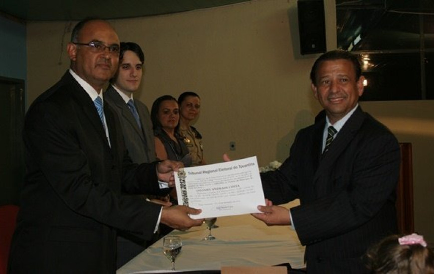 Otoniel recebe diploma