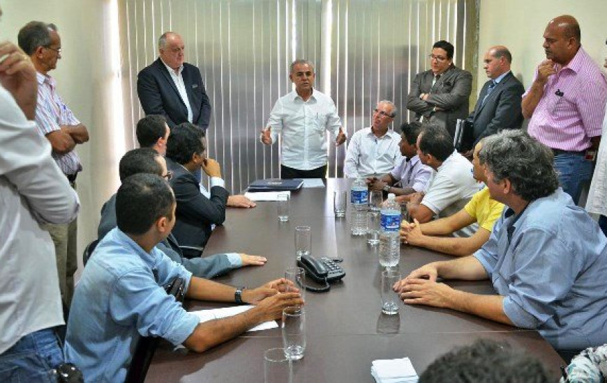 Mourão intermedia reunião de Governo e sindicatos