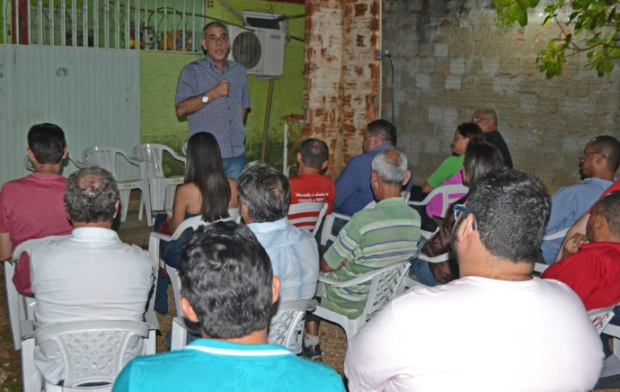 Zé Roberto em reunião com moradores