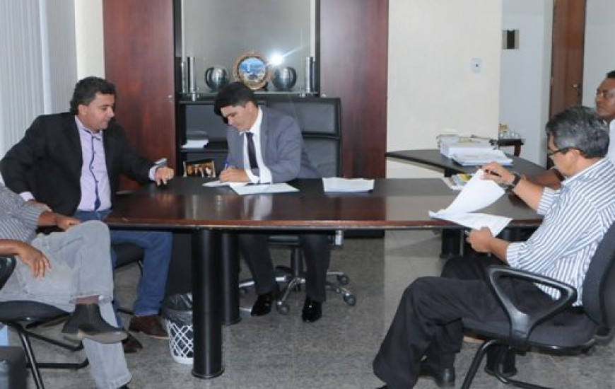 Major Negreiros assina refiliação