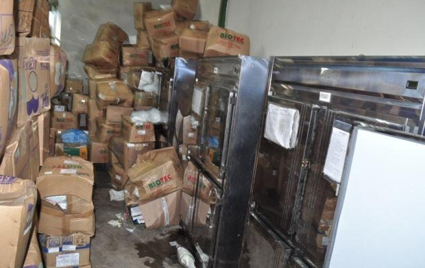 Estoque estava com medicamentos em caixa de isopor