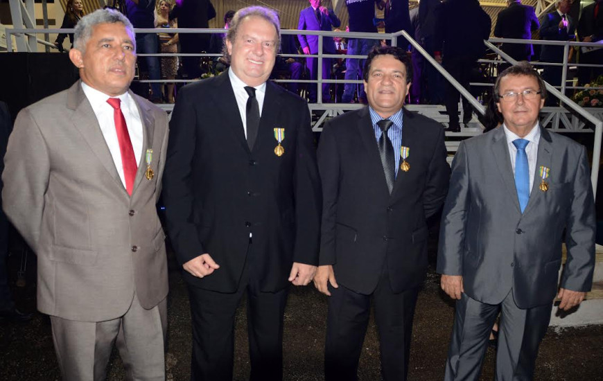 Deputados do Estado recebem homenagens