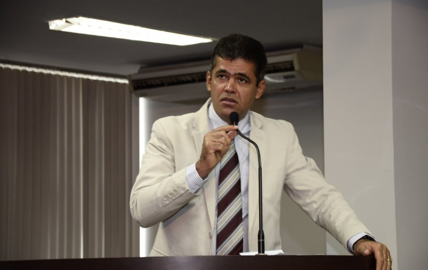 Neris quer que AL investigue Estado