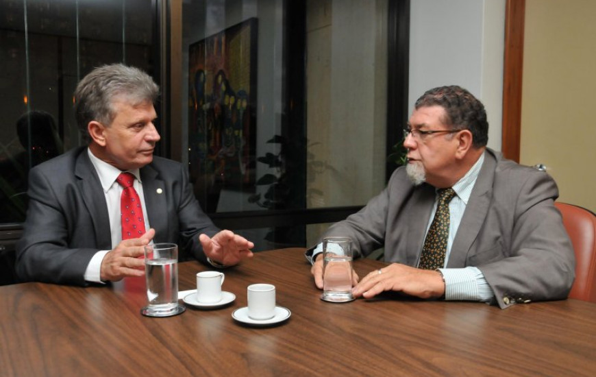 Deputado recebe embaixador