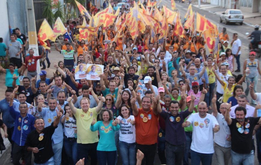 Também participaram da caminhada vários candidatos da coligação 