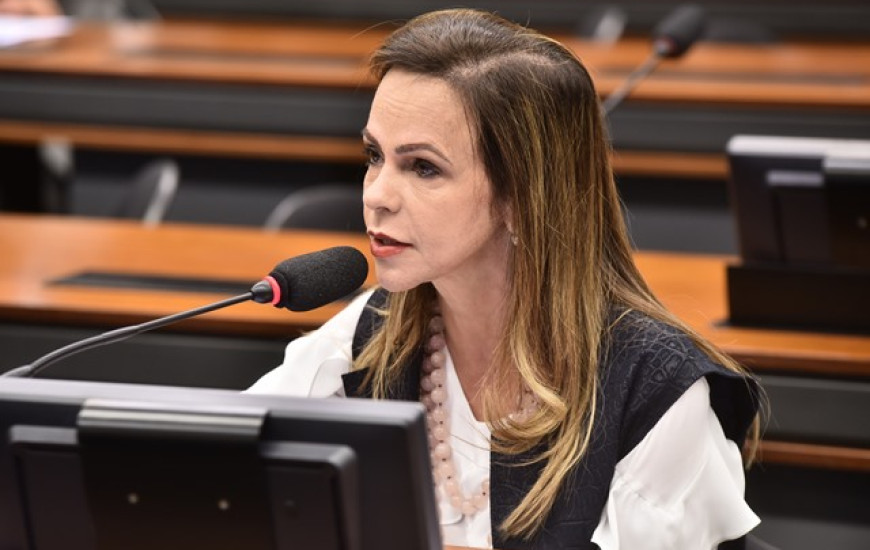 Deputada anuncia pagamento de emendas para quatro cidades