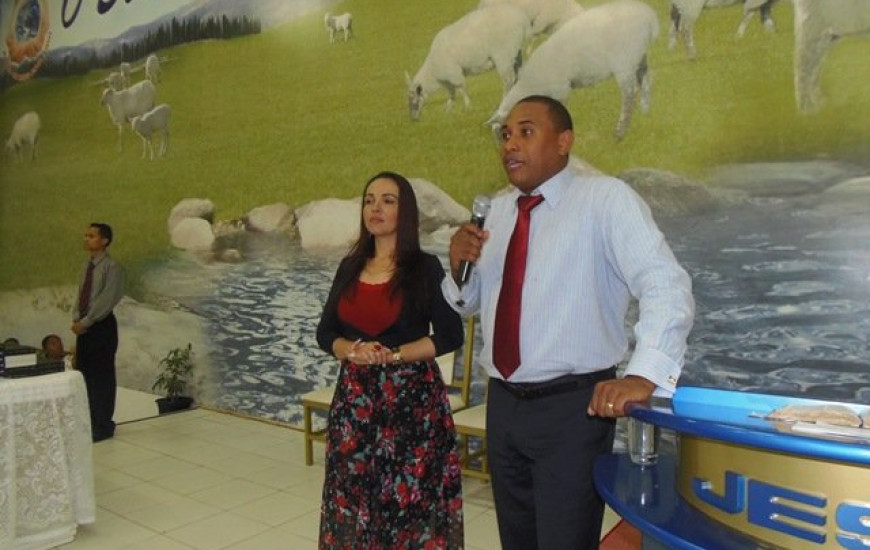 Divina e Pastor Valdomiro