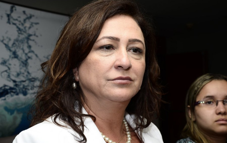 Senadora diz que se sente honrada com especulação