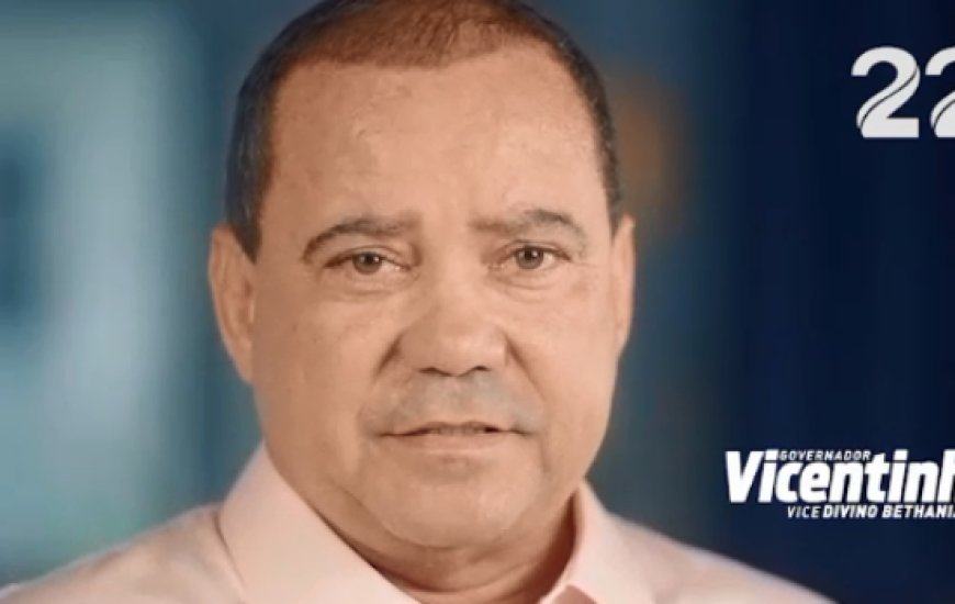 Candidato grava vídeo agradecendo votos e convocando eleitores