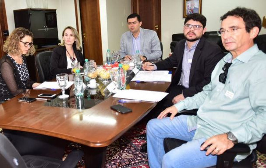 Kênia Borges se reúne com secretários de outros estados