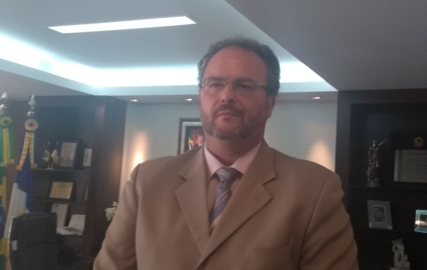 Secretário estende contrato com a operadora do Plansaúde
