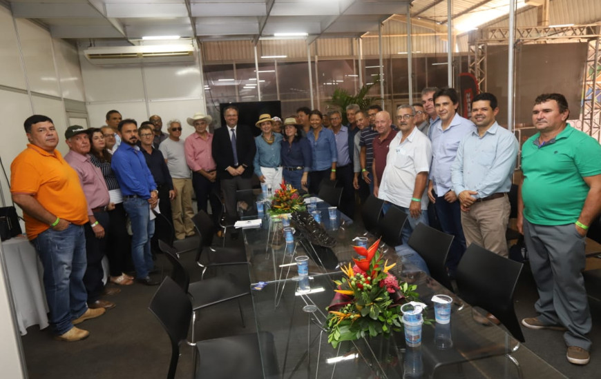 Kátia Abreu e comitiva da FAET em reunião com secretário da Fazenda