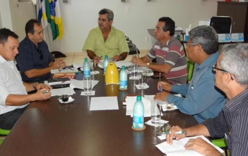 Sindicatos discutem o assunto em reunião