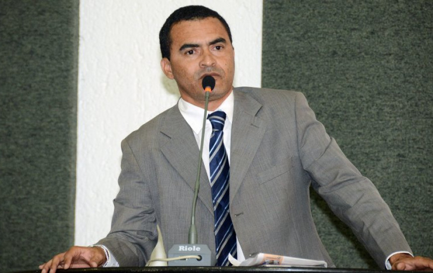 Deputado é alvo de ações na Justiça