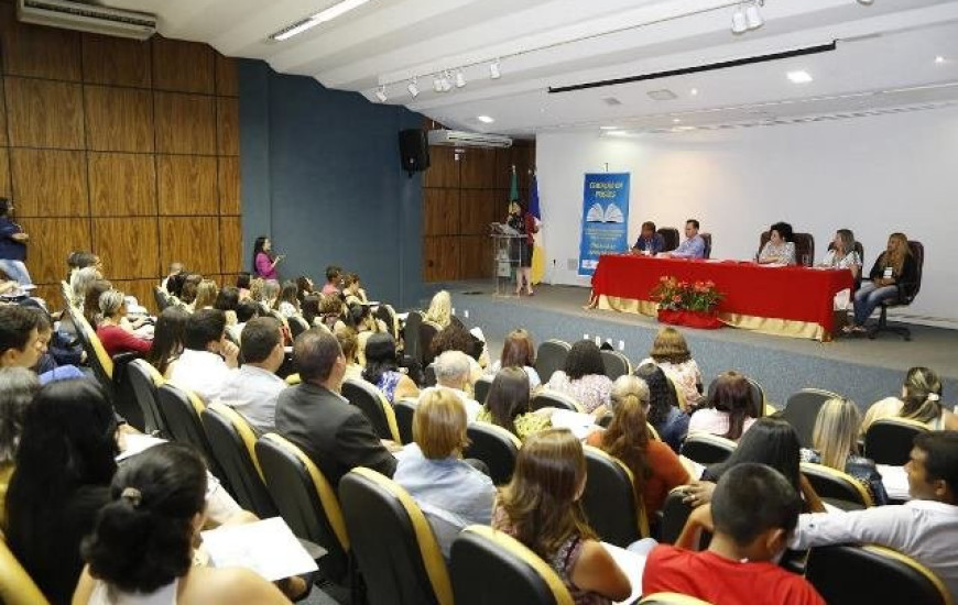 Profissionais participam de formação