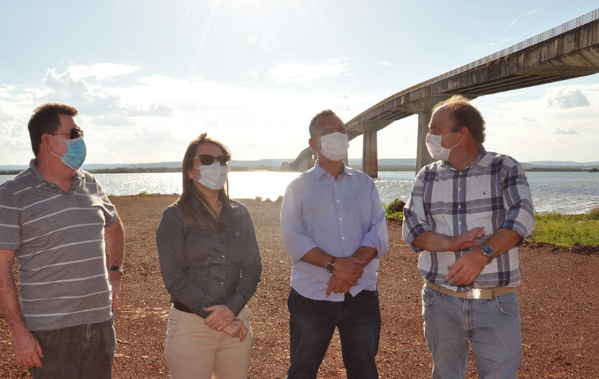 O deputado estava acompanhado da secretária de Infraestrutura Juliana Passarin.