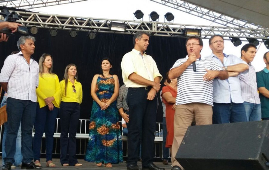 Vilmar prestigia entrega de obras em Monte Santo