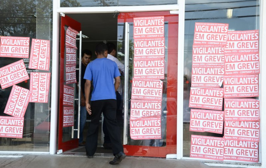 Apenas os caixas eletrônicos estão funcionando