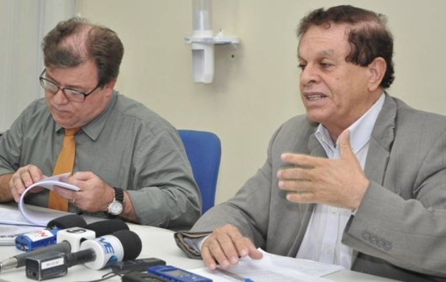 Secretários explicam situação