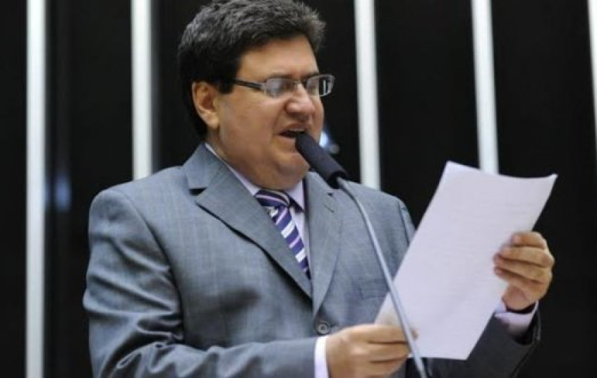 Coimbra tenta retomar presidência do PMDB