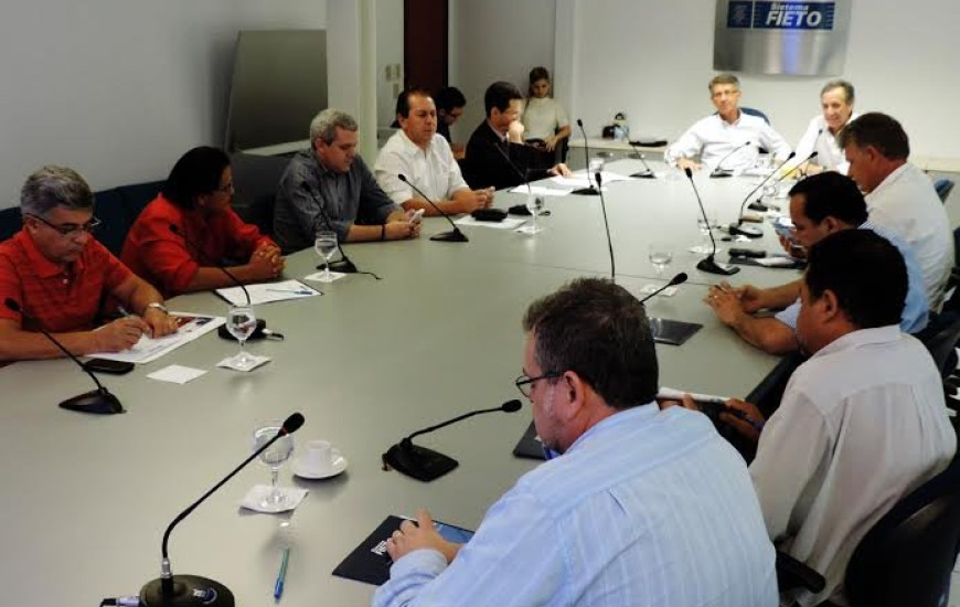 Reunião para acertar detalhes do encontro