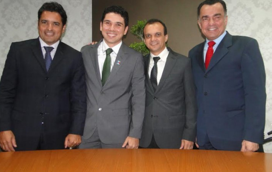 Deputado prestigia posse