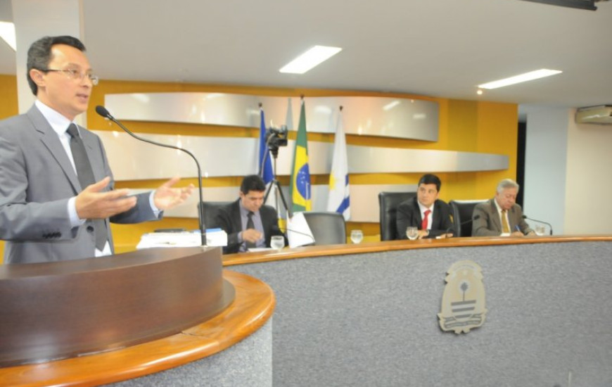 Danilo usa a Tribuna