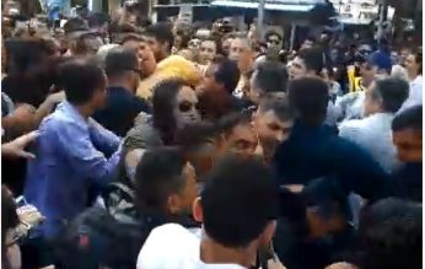 Candidato do PSL leva facada em ato de campanha em MG