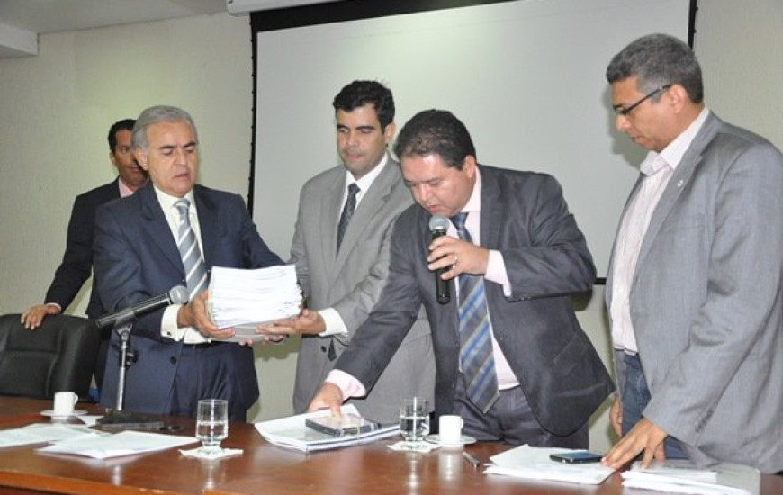 Mourão propôs comissão de servidores efetivos