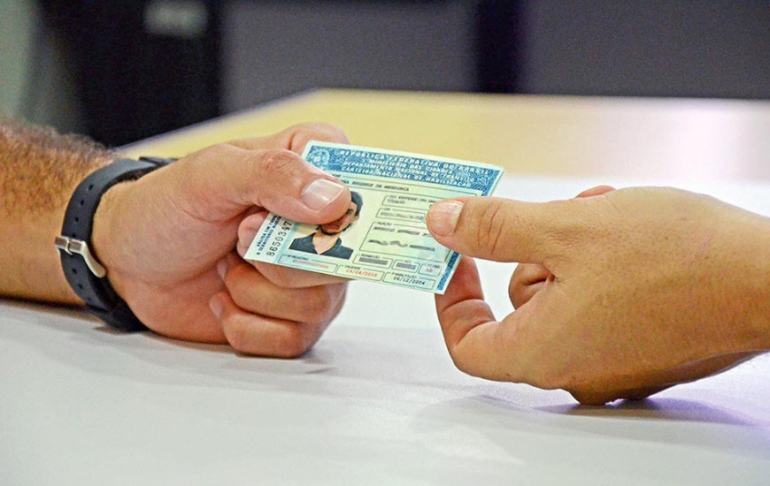 Detran retoma serviços de impressão de CNH