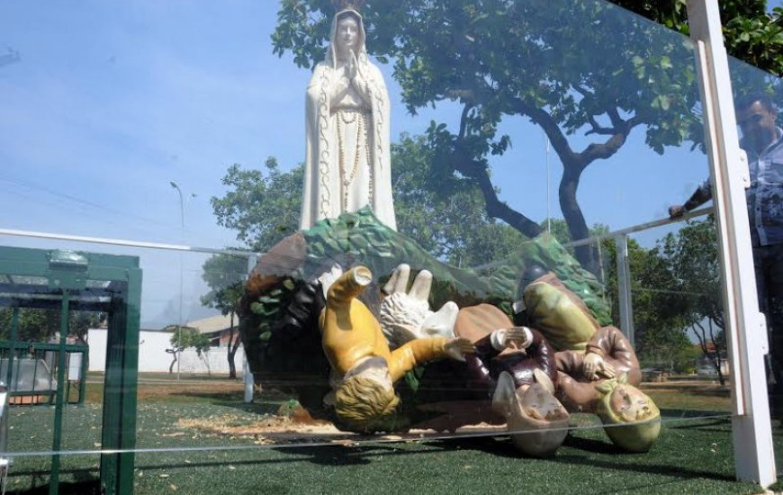 Esculturas foram alvo dos vândalos